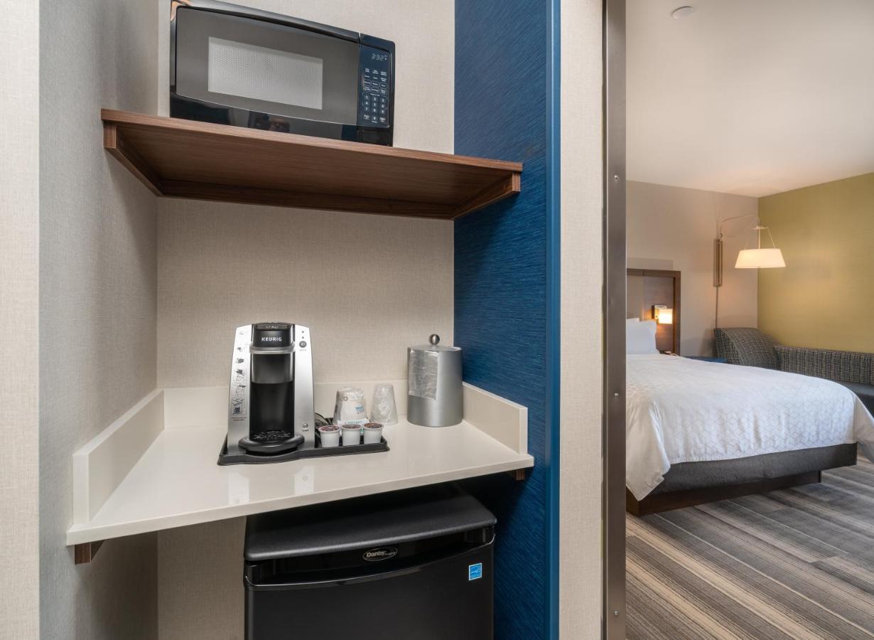 Holiday Inn Express & Suites - Brandon By Ihg Exterior foto