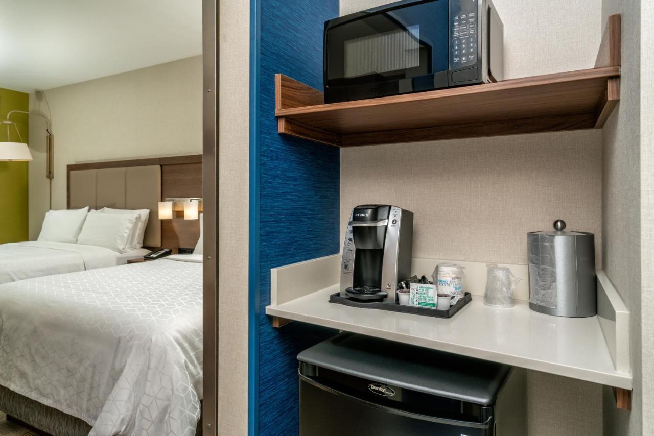 Holiday Inn Express & Suites - Brandon By Ihg Exterior foto
